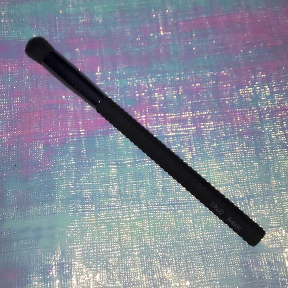 3/$50 Laruce Kabuki Brush LR222